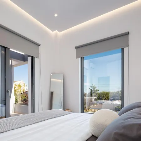 Akonizia Luxury House - With Private Heated Pool And Jacuzzi בית נופש