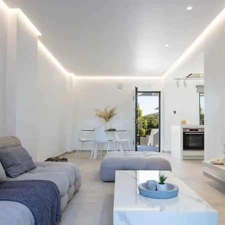 Akonizia Luxury House - With Private Heated Pool And Jacuzzi Holiday home Dhramia